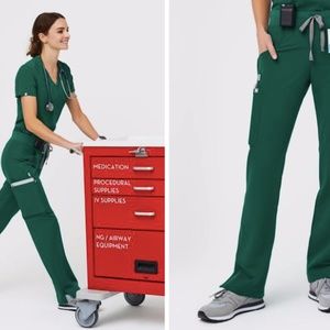 Figs Kade Cargo Scrub Pants Medium